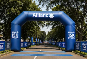 Arco de meta Allianz 15K Bogotá 2026 – Parque Simón Bolívar